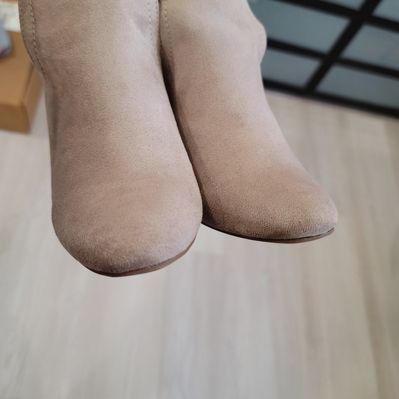 QUPID Tan Suede Ankle Booties size 5 1/2 - Picture 17 of 17